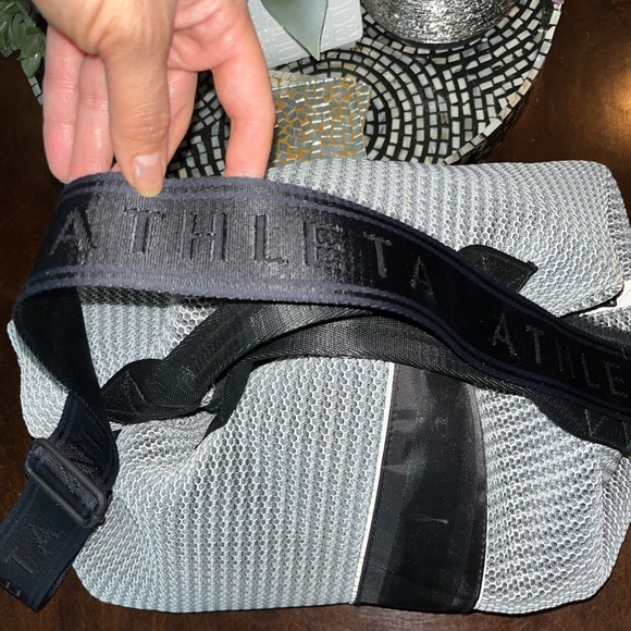 Athleta gym breathable grey duffel travel sport workout bag - Picture 3 of 10